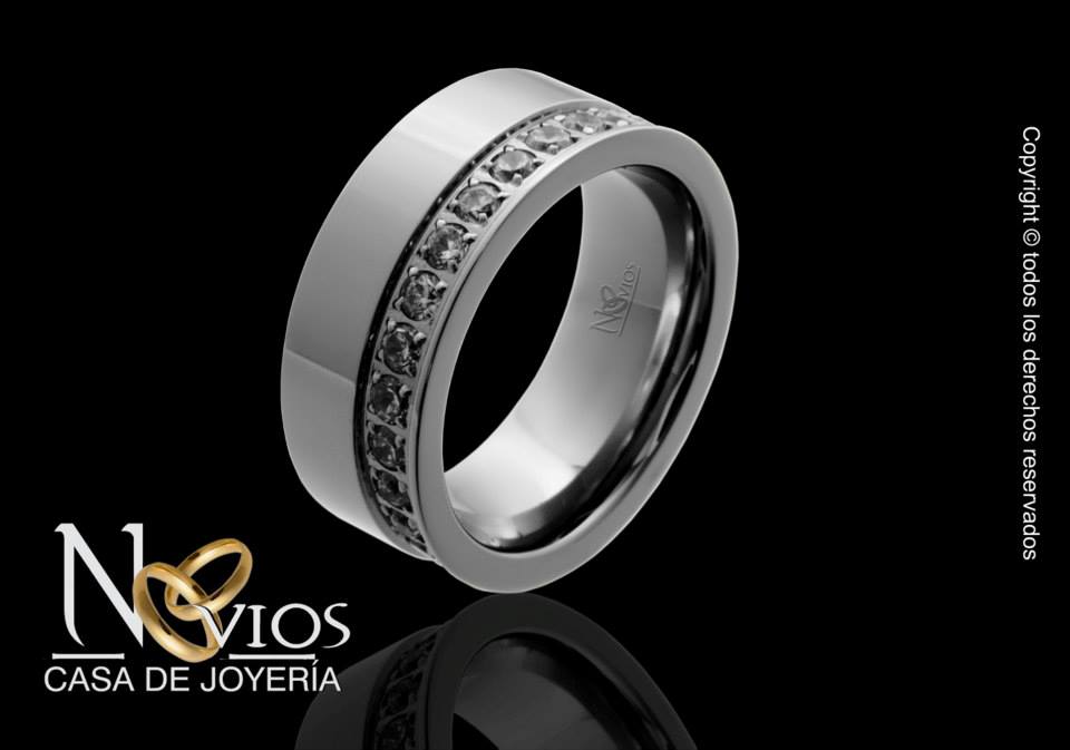 Anillo de matrimonio en platino con diamantes