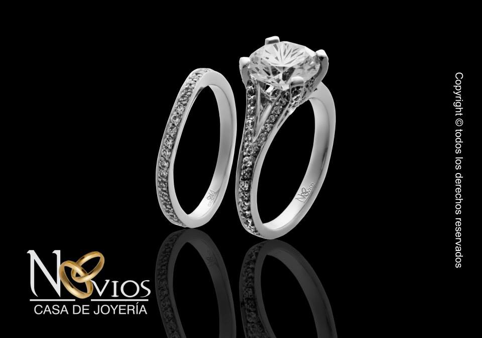 Set de anillos de compromiso con diamante
