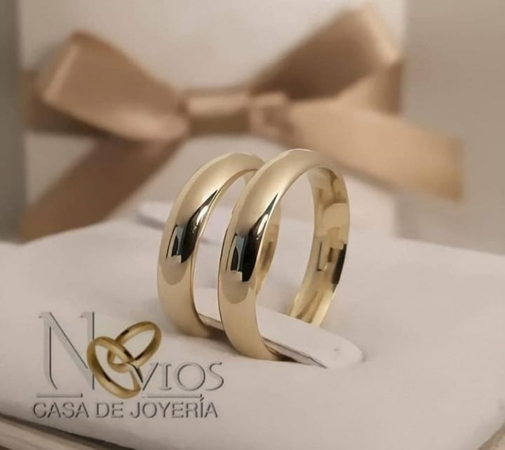 Argollas de matrimonio en oro - Novios Casa de Joyería